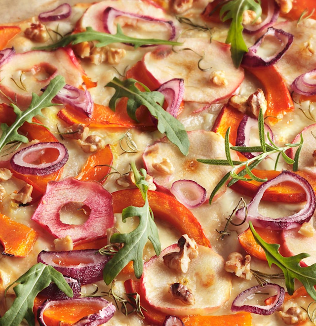minusl_flammkuchen_mit_kuerbis_apfel_und_roten_zwiebeln.jpg