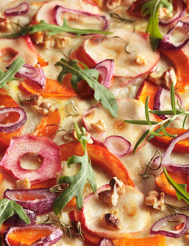 minusl_flammkuchen_mit_kuerbis_apfel_und_roten_zwiebeln.jpg