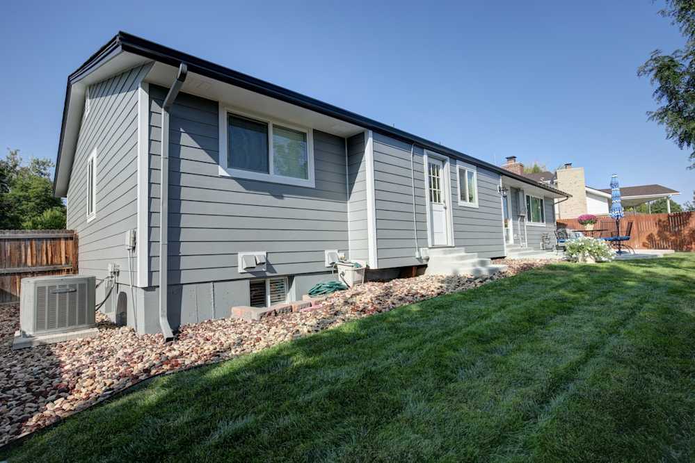 SOUTH EAST DENVER RANCH HOME | JAMES HARDIE COLORPLUS | BOARD & BATTEN