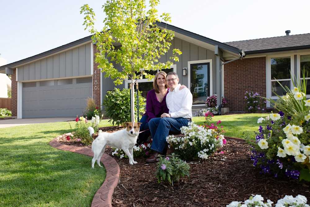 SOUTH EAST DENVER RANCH HOME | JAMES HARDIE COLORPLUS | BOARD & BATTEN