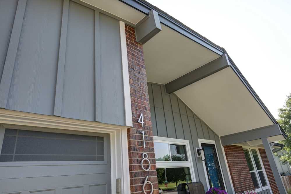 SOUTH EAST DENVER RANCH HOME | JAMES HARDIE COLORPLUS | BOARD & BATTEN