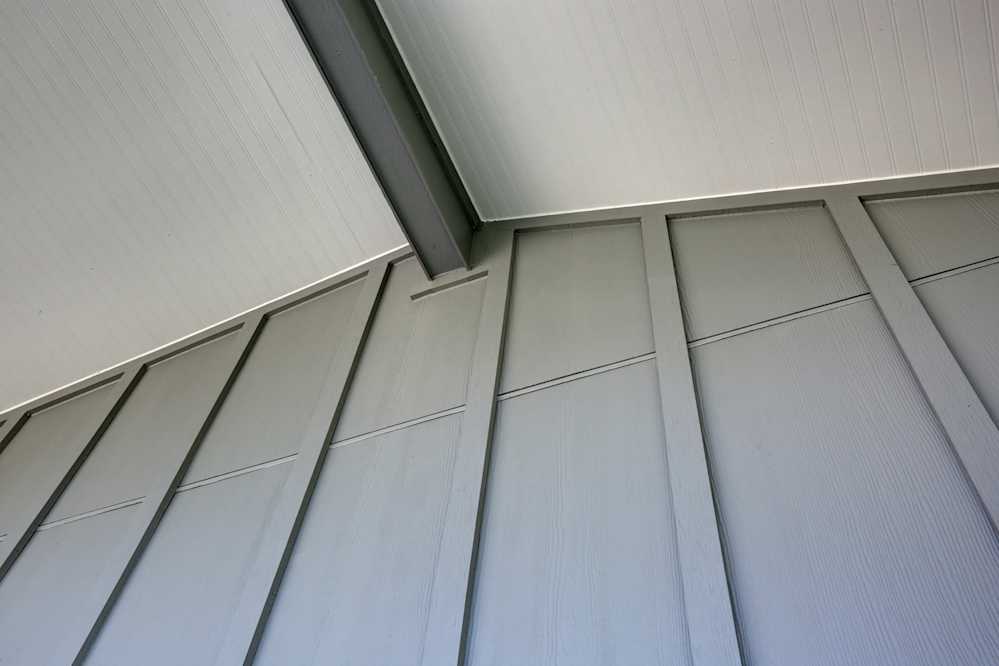 SOUTH EAST DENVER RANCH HOME | JAMES HARDIE COLORPLUS | BOARD & BATTEN