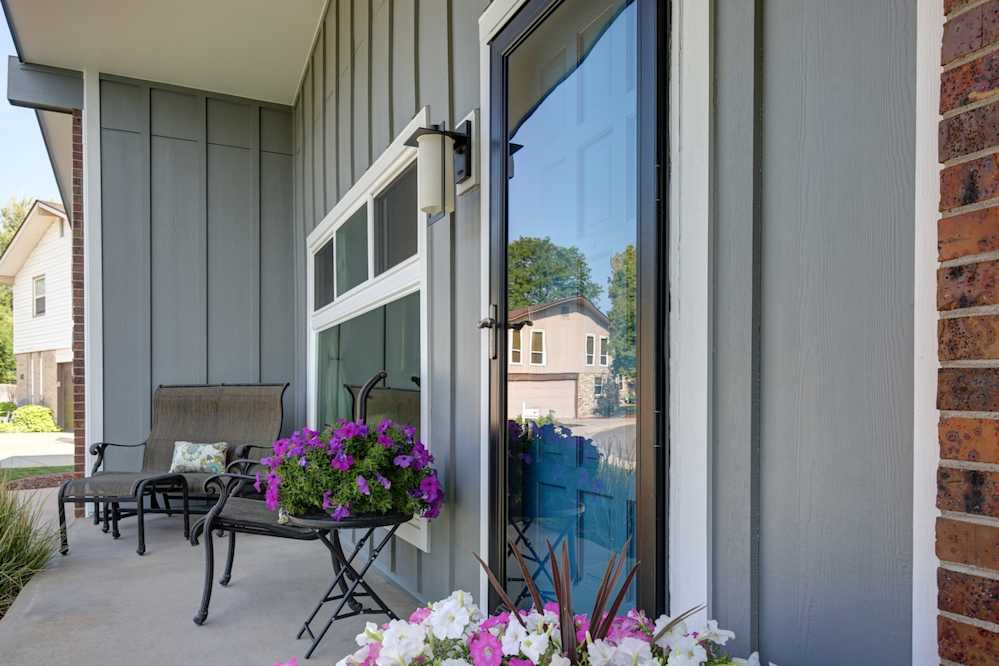 SOUTH EAST DENVER RANCH HOME | JAMES HARDIE COLORPLUS | BOARD & BATTEN