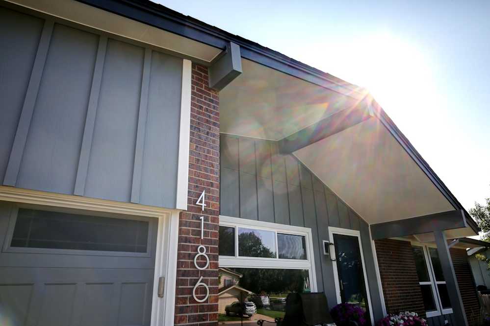 SOUTH EAST DENVER RANCH HOME | JAMES HARDIE COLORPLUS | BOARD & BATTEN