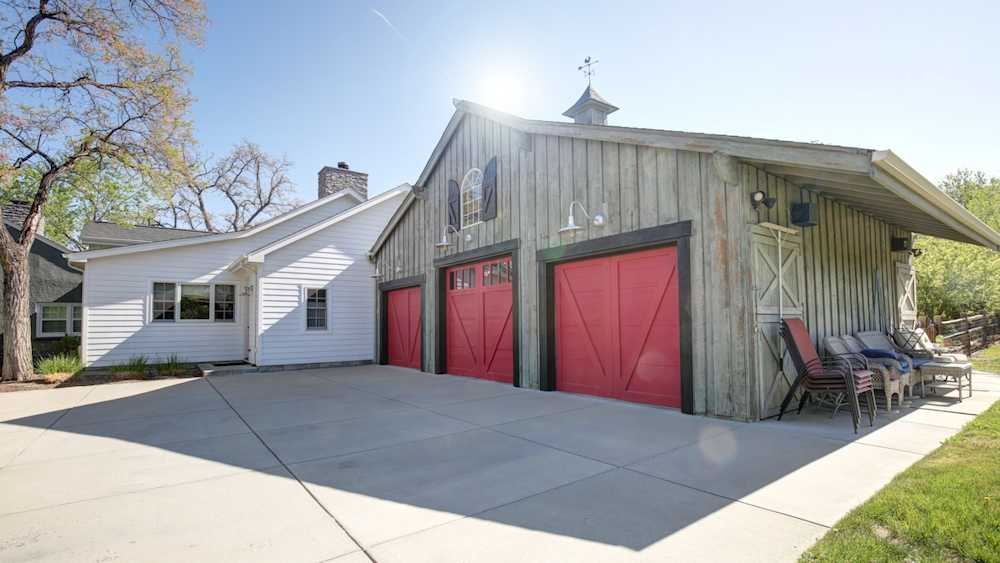 ENGLEWOOD URBAN FARM barn door 4