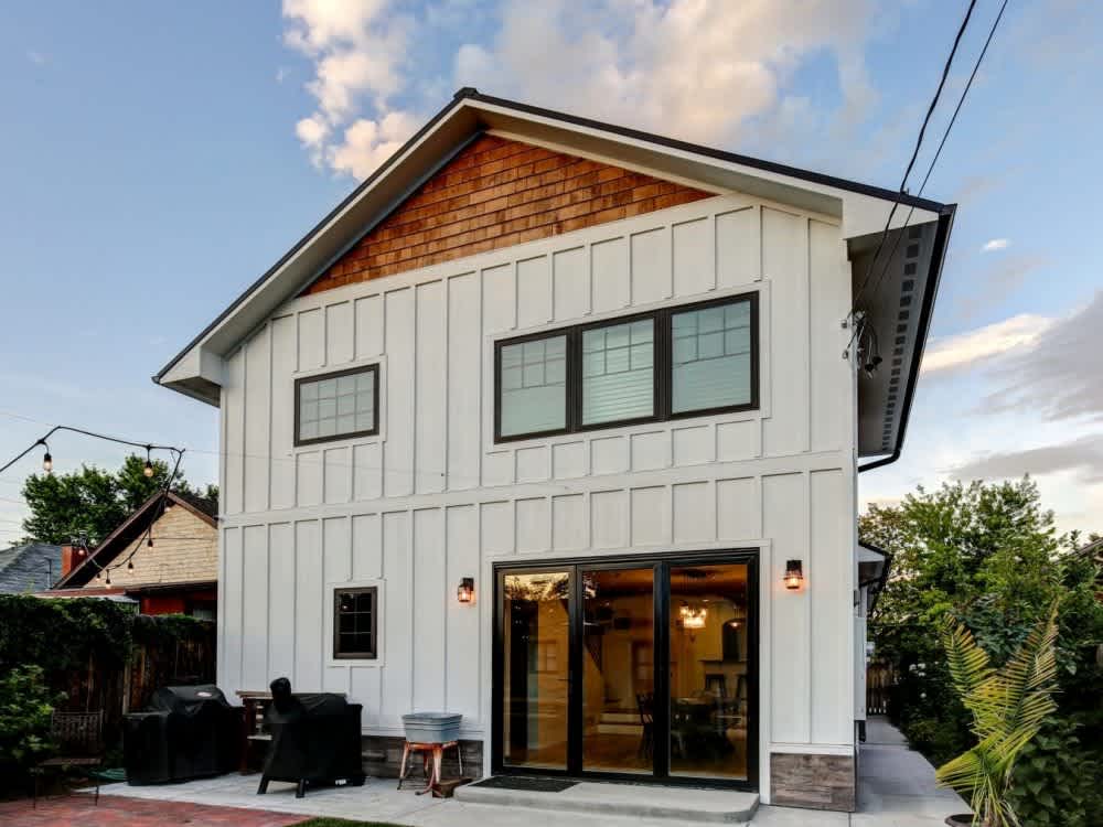 Engineered James Hardie wood - modern home