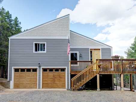 Home with healthy siding