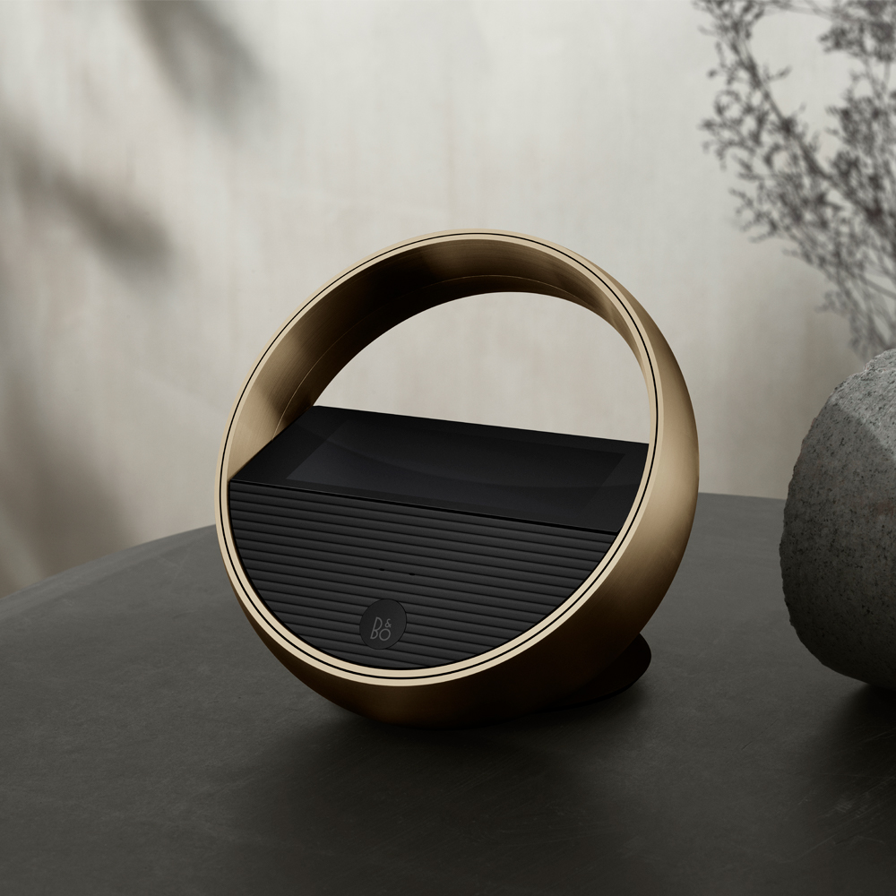 Beoremote Halo BRass table