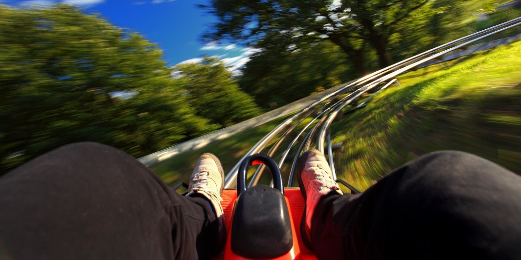 Sommerrodelbahnen in Österreich - spaßige Talfahrten abseits von Schnee und Eis