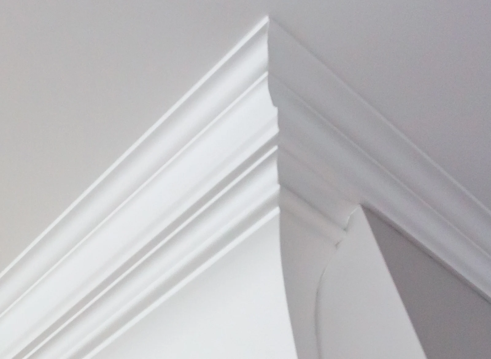 A wall with white crown moulding