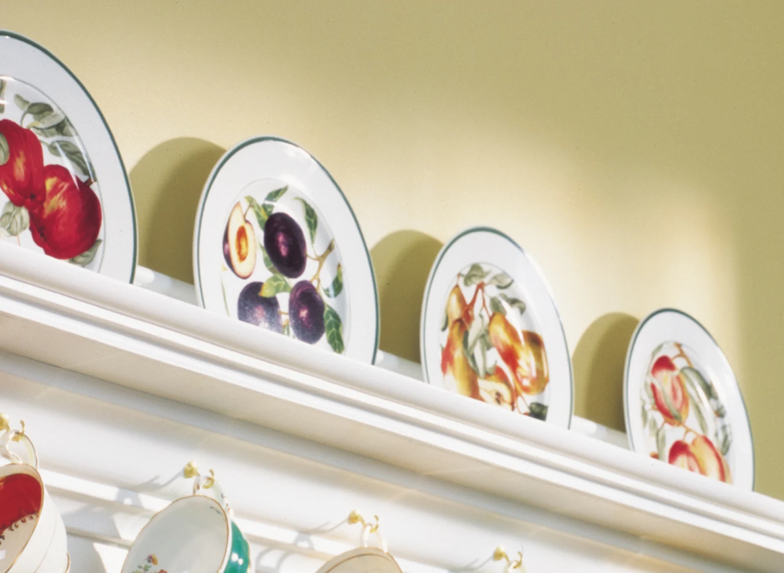 A wall with a plate rail