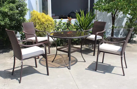 Un ensemble de table en plastique