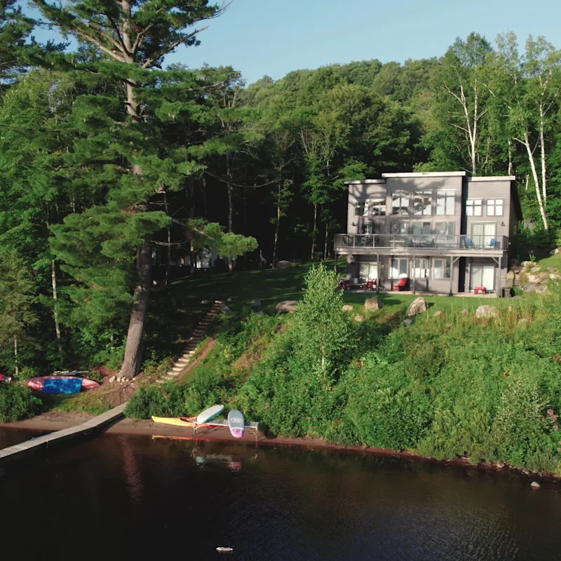 Un beau chalet au bord le lac