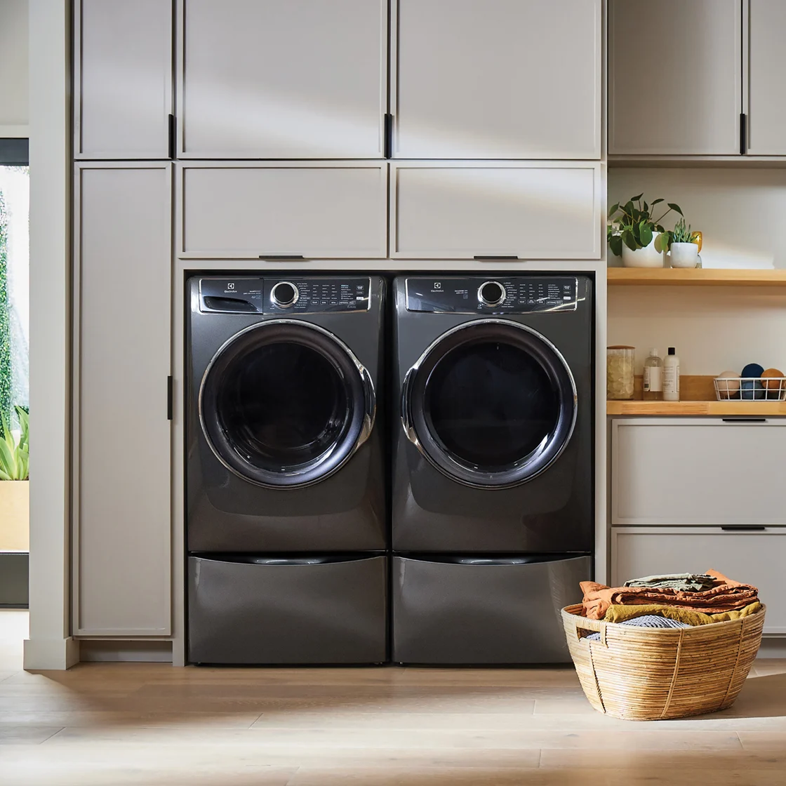 A laundry room with cabinets