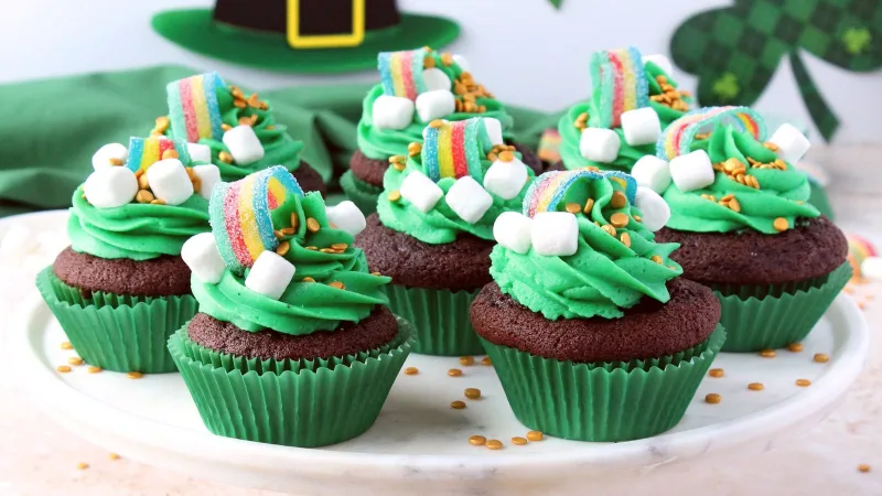 Petit gâteau de la fête de la Saint-Patrick image d'accroche