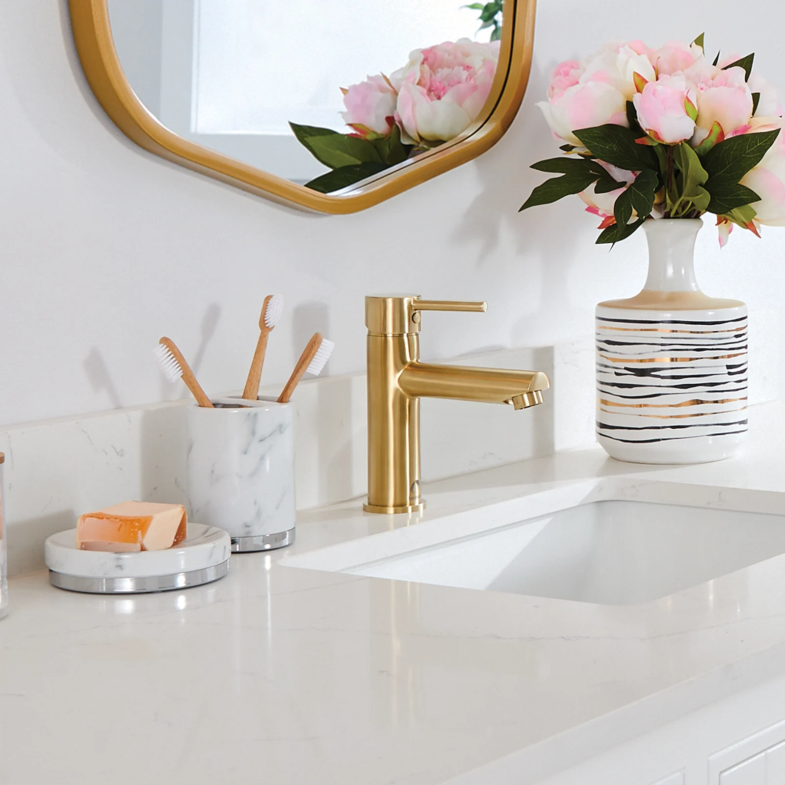 A single handle faucet
