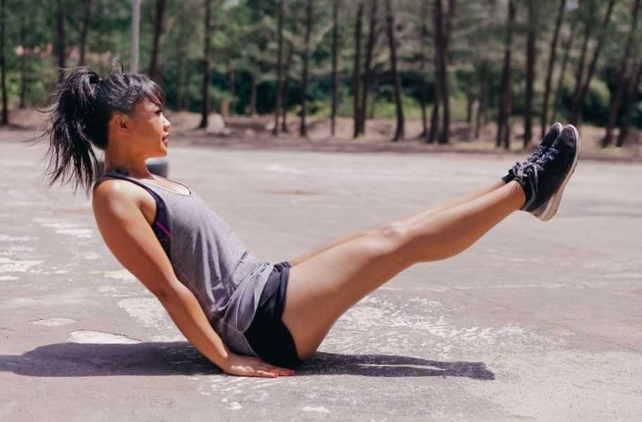 workout-sweat-v-up female outdoor