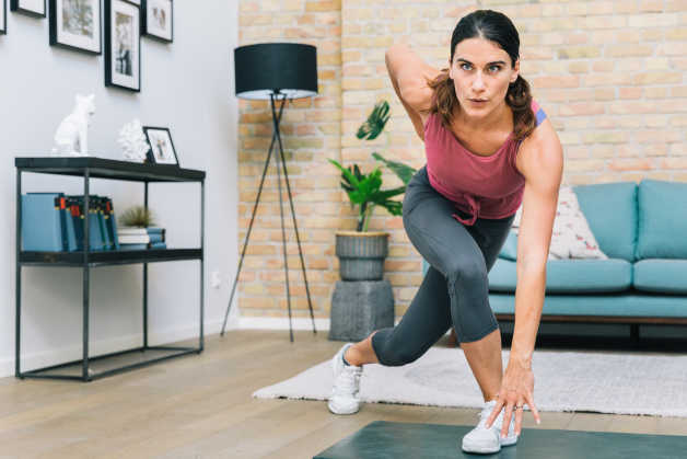 Skaters ame female workout indoors