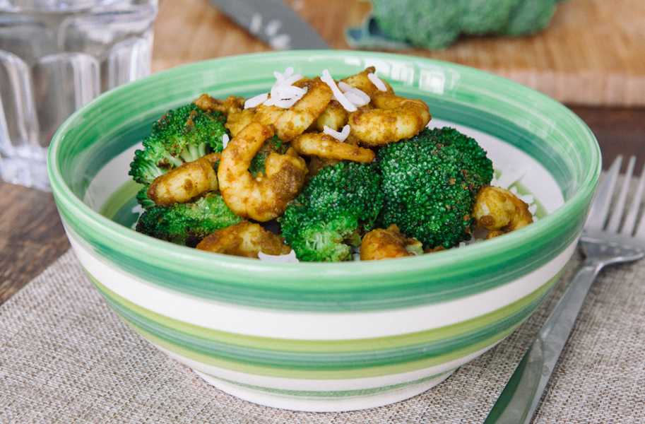 curry fried shrimps with broccoli and rice