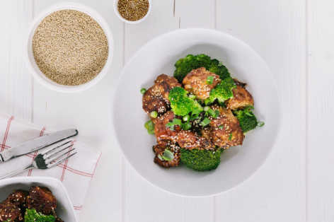 Sesame Chicken Thighs with Broccoli