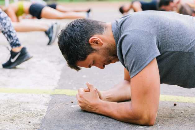 outdoor plank exercise male