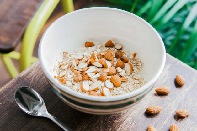 High-protein breakfast, almonds and oats