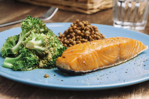 easy baked salmon with lentils and broccoli