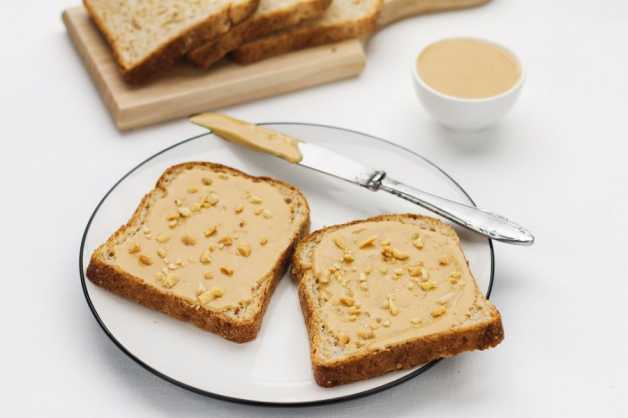 peanut-butter-sandwich-vegan-weight-loss-meal-plan-diet