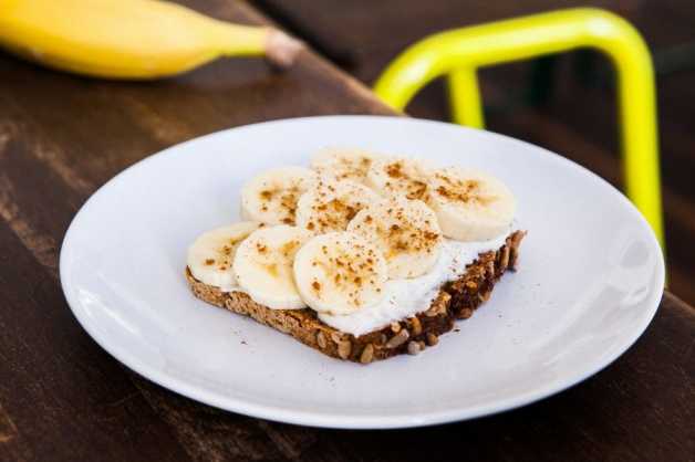 banana and almond on yogurt bread