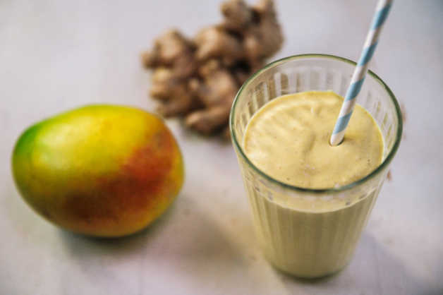 protein shakes turmeric vanilla mango smoothie