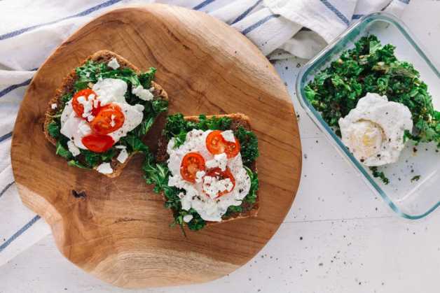 kale tomato and poached egg bread sugar free breakfast 