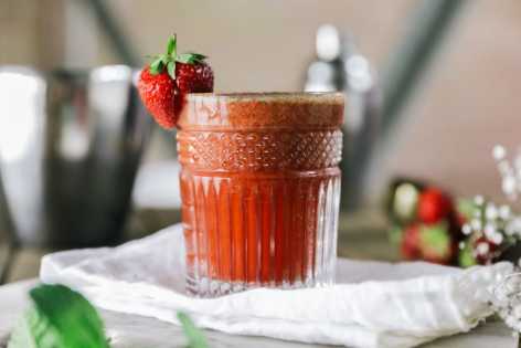 strawberry-smash-summer-mocktail