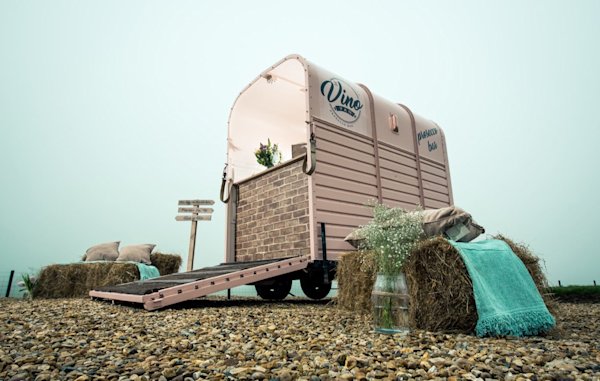 How to turn a horse box into a Prosecco bar
