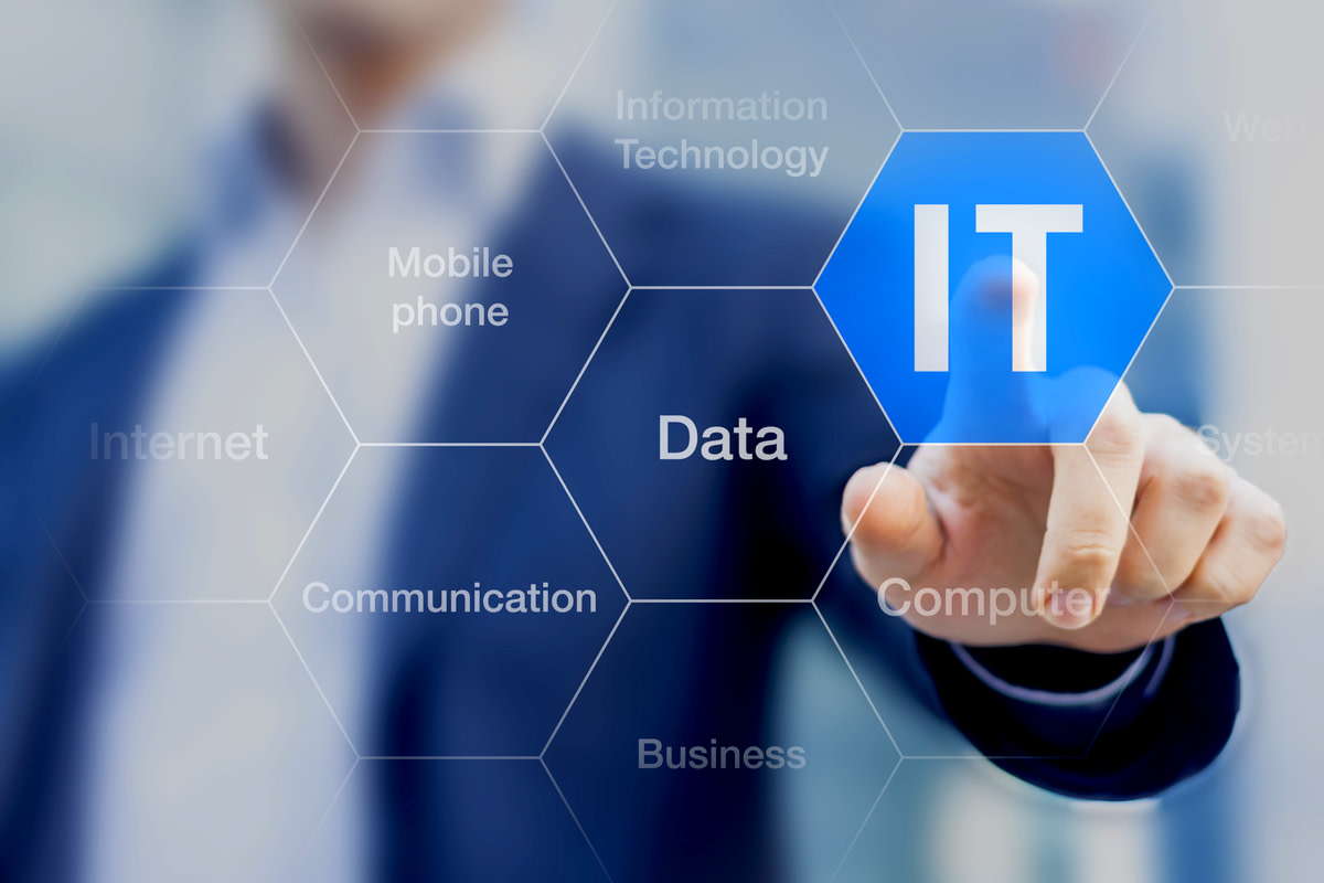 IT consultant presenting tag cloud