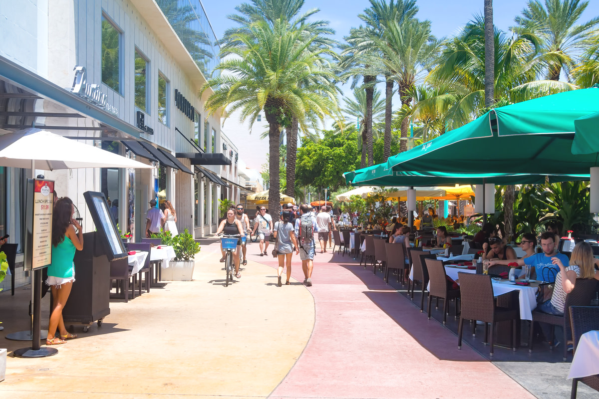 shopping boulevard in Miami Beach