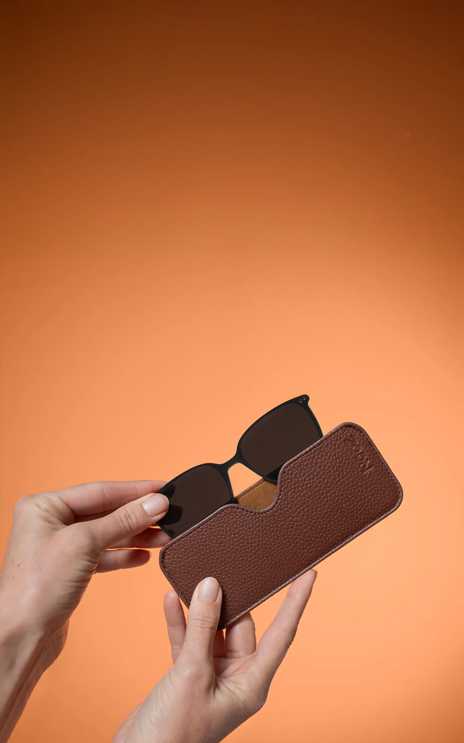 Product - Optic - Clip - Page - Bannercard - Image