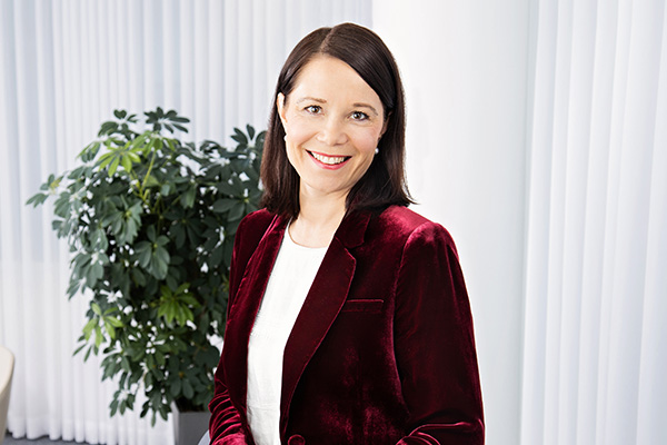 Fennian johtoryhmän jäsen, markkinointi, viestintä ja asiakaskokemus -yksikön johtaja Hanna Länsivuori