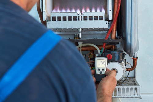 Best HVAC App_HVAC Technician Calibrating Unit