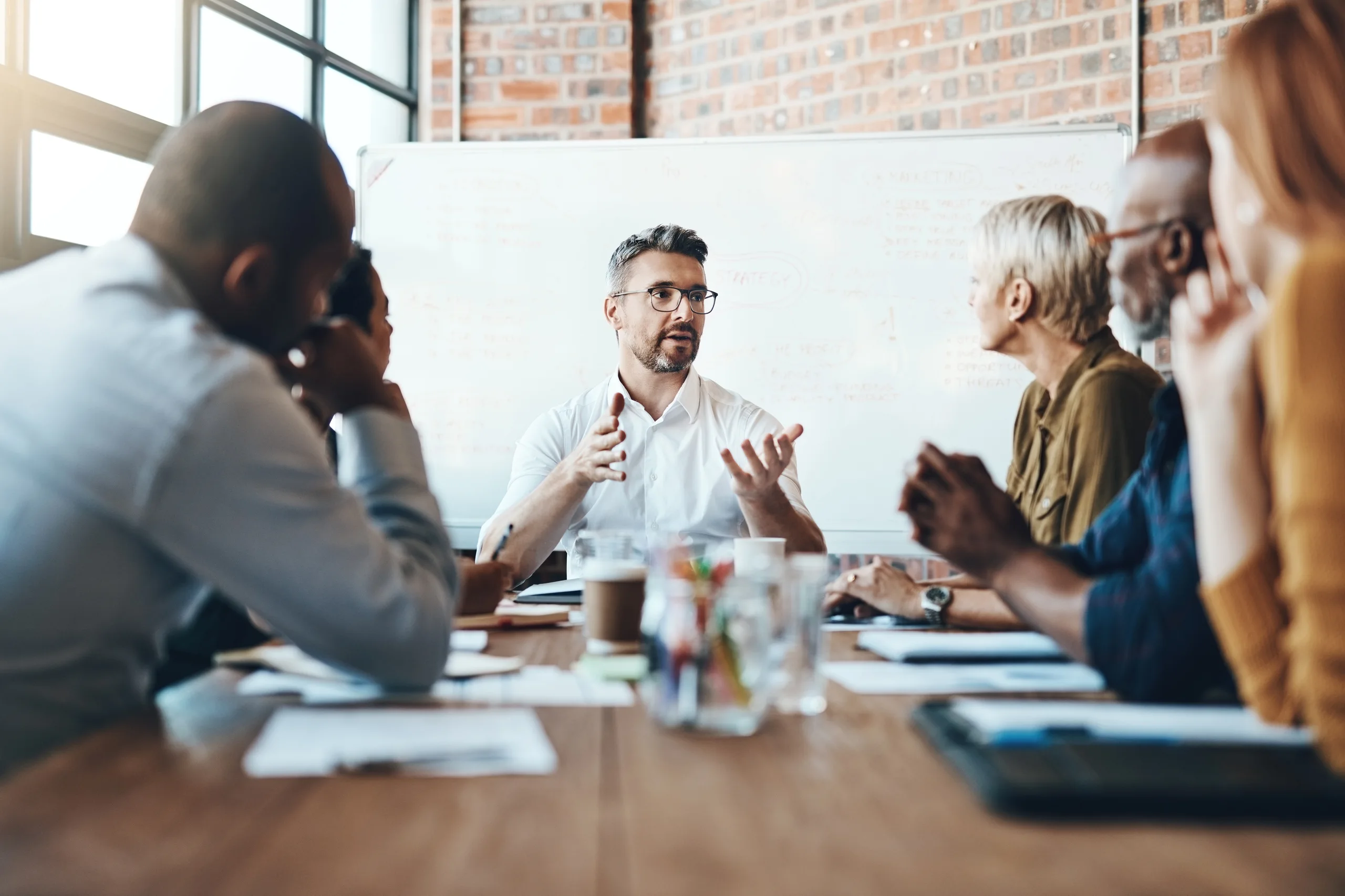 A group of people is having a discussion during the meeting