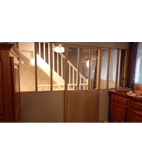 Cloison vitrée de séparation, pare close et porte coulissante chêne. Teinte grisée sur mesure. Cloison vitrée de séparation, pare close et porte coulissante chêne. Teinte grisée sur mesure.