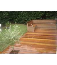 Terrasse en Ipé sur lambourde. Banquette extérieure sur mesure Ipé. Terrasse en Ipé sur lambourde. Banquette extérieure sur mesure Ipé.