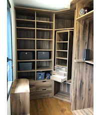 Bois de grange U 1400 Egger. Porte coulissante et pivotente sur mesure Chêne massif, teinte à l'eau finition huilée (gamme Rubio). Bois de grange U 1400 Egger. Porte coulissante et pivotente sur mesure Chêne massif, teinte à l'eau finition huilée (gamme Rubio).