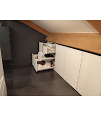 Egger W980 blanc Kaolin. poignée de tirage Alu anodisé noire au Ml. Guidage au sol des meubles avec butée. Egger W980 blanc Kaolin. poignée de tirage Alu anodisé noire au Ml. Guidage au sol des meubles avec butée.