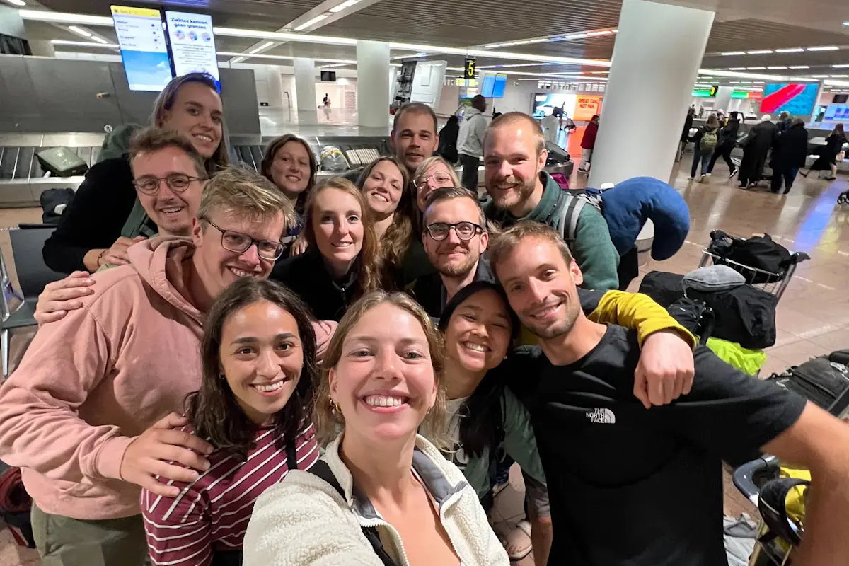 Groepsfoto luchthaven