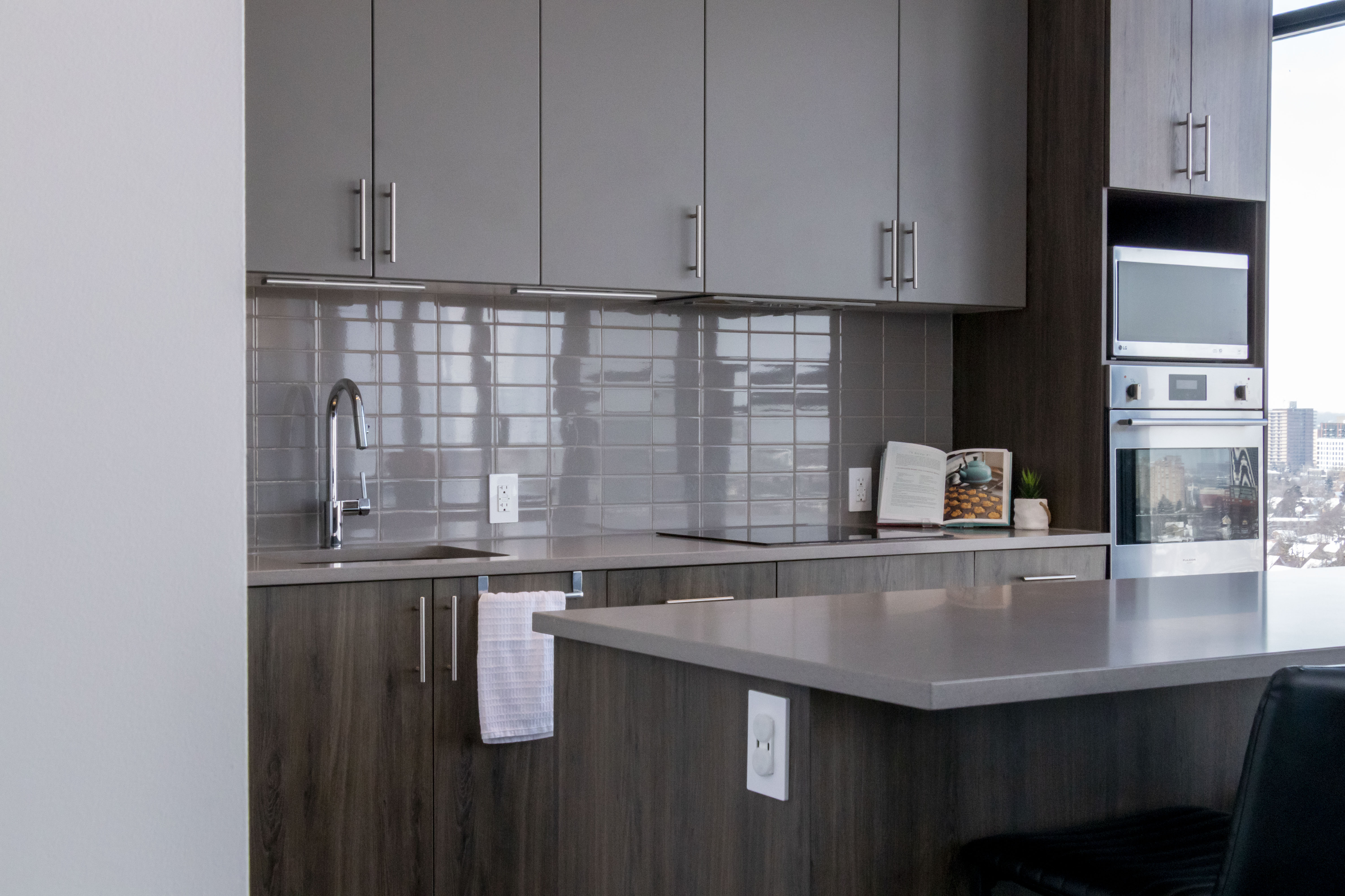 1513 — 181 King St