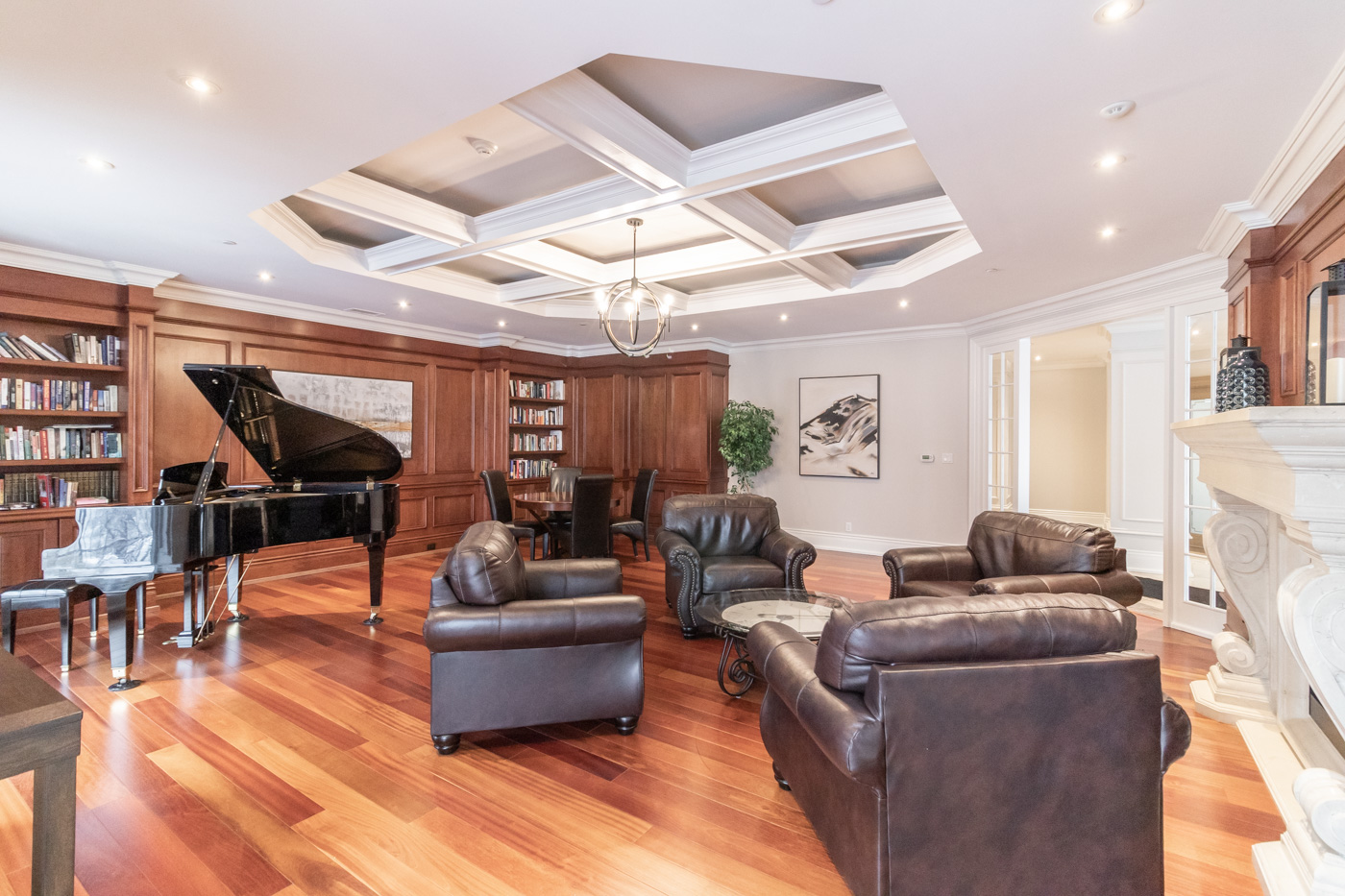307-223 Erb St-45