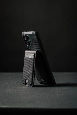 UAG Metropolis Kevlar® MagSafe Wallet Wallets case in Kevlar Black lifestyle view