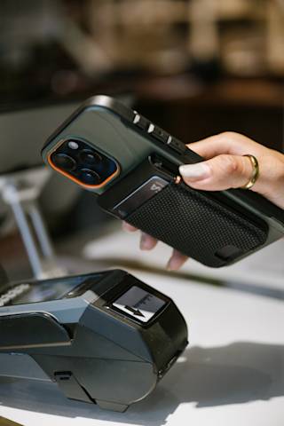 UAG Metropolis Kevlar® MagSafe Wallet Wallets case in Kevlar Black lifestyle view