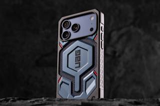 UAG Monarch Pro Kevlar iPhone 17 Pro Max Case iPhone 17 Pro Max in Kevlar Black lifestyle view