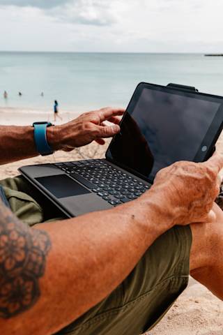 UAG Rugged Bluetooth Detachable Keyboard with Trackpad & Backlit Keys iPad 11" (A16) (11th Gen, 2025) Case iPad 11" (A16) ...